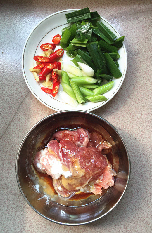 腌苦辣菜炒土猪肉丝#步骤2