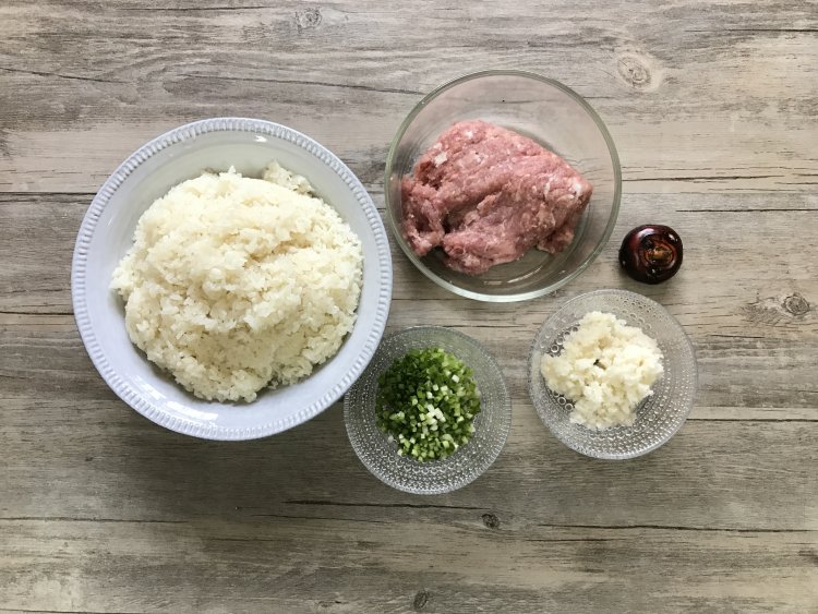 油炸糯米肉丸子步骤2