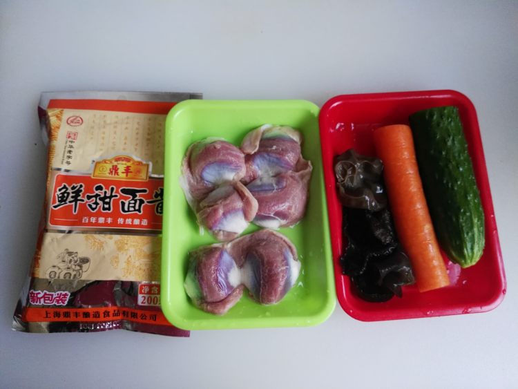 酱爆鸭肫步骤1