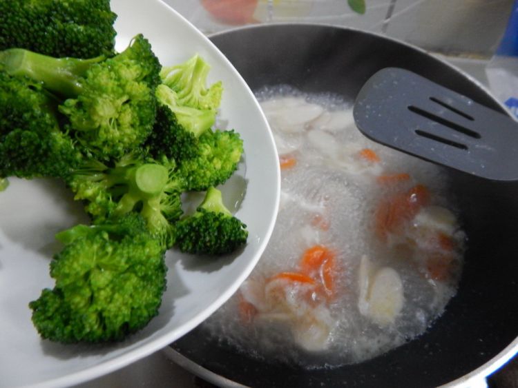 上汤杏鲍菇西兰花步骤10