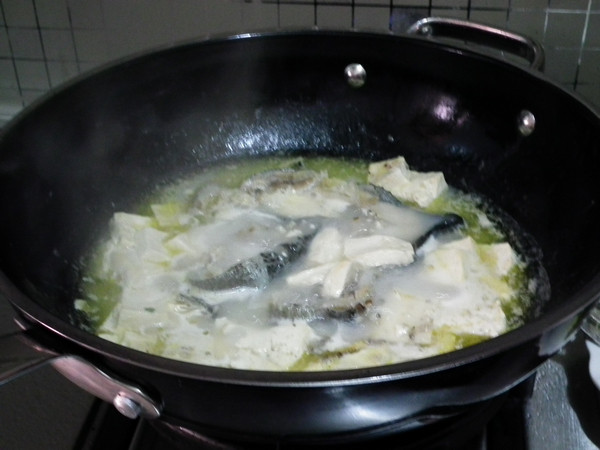 海参斑鱼汤步骤10