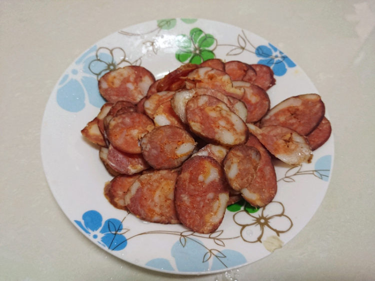 土家豆豉炒香肠步骤2