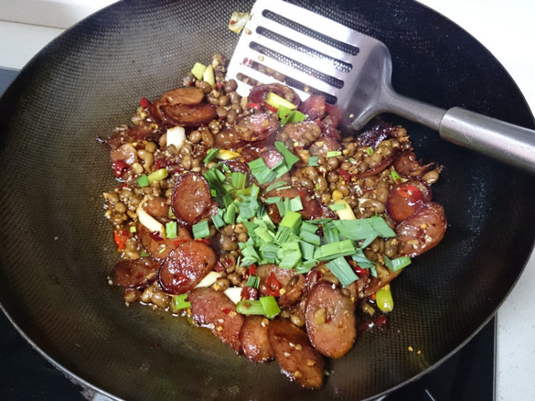 土家豆豉炒香肠步骤8