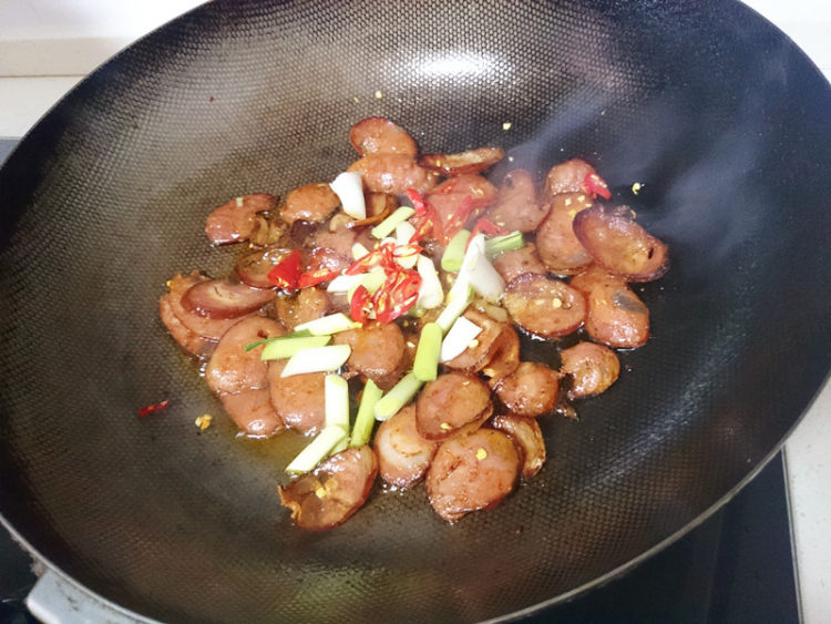 土家豆豉炒香肠步骤6