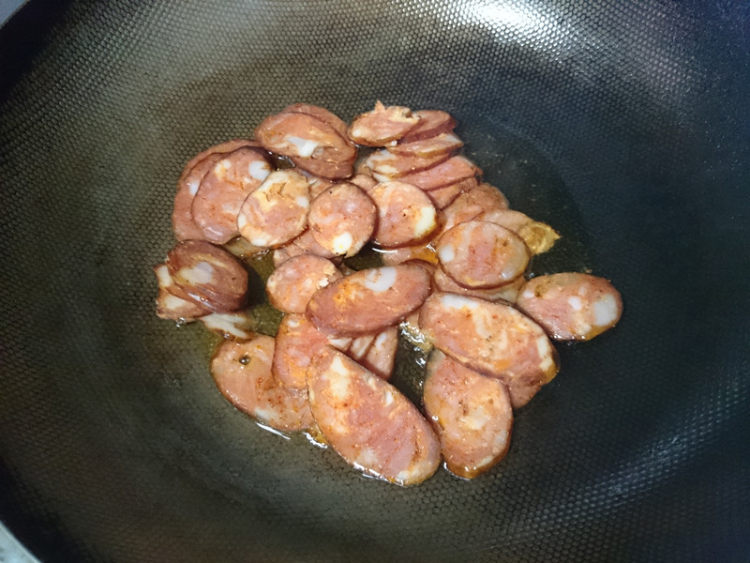 土家豆豉炒香肠步骤5