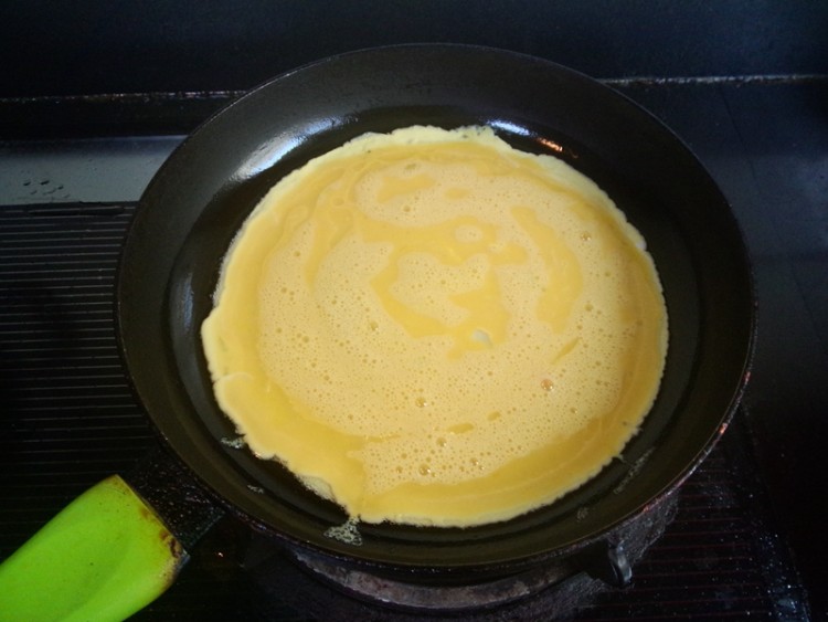 蛋包豌豆炒饭步骤7