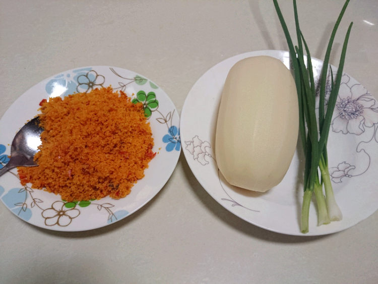 鲊广椒炒藕条步骤1