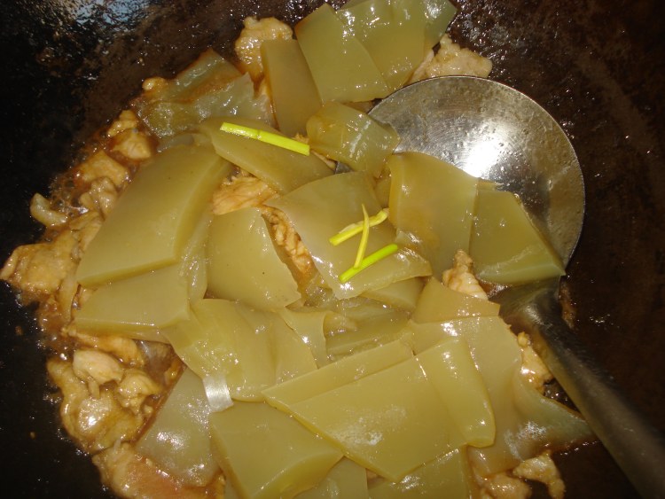 蒜黄炒小饹馇步骤4
