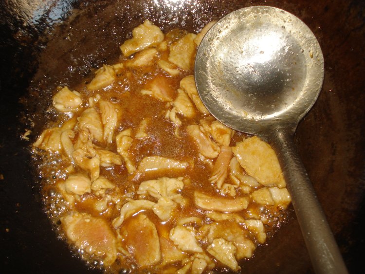 蒜黄炒小饹馇步骤3