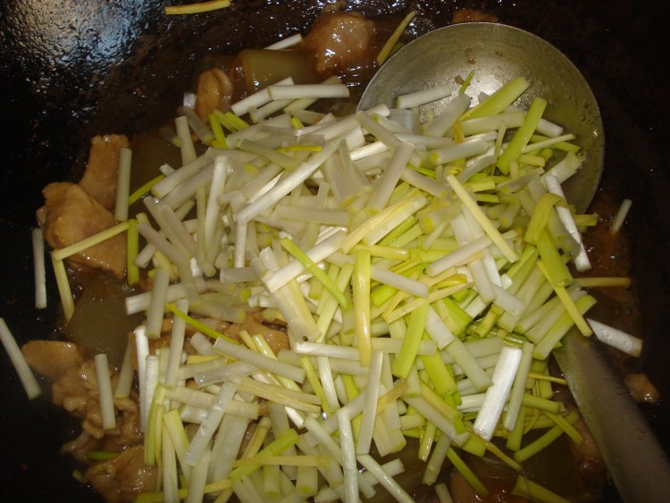 蒜黄炒小饹馇步骤6