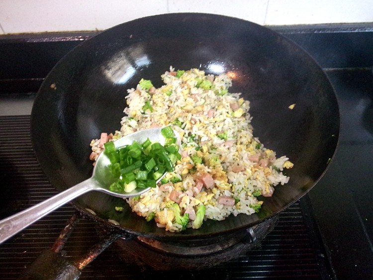 红肠蛋炒饭步骤9