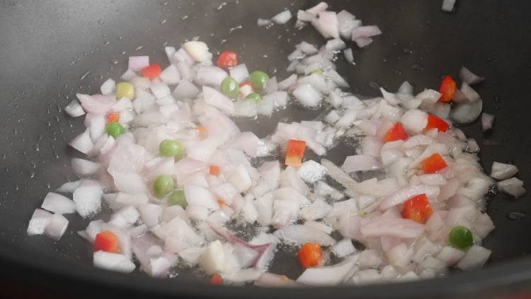 新年教你做海鲜烩饭步骤3
