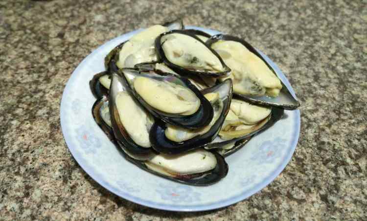 葡萄酒煮青口步骤1