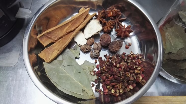 高汤酱牛肉步骤3