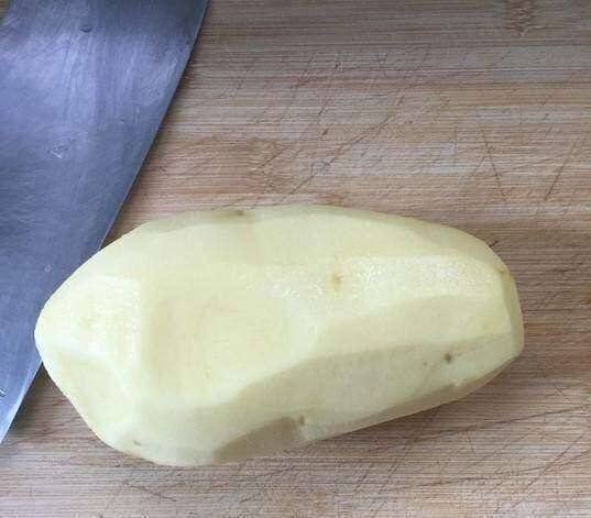 土豆蒸腊肠步骤1