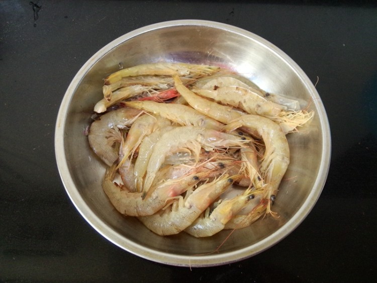 椒盐白条虾步骤1