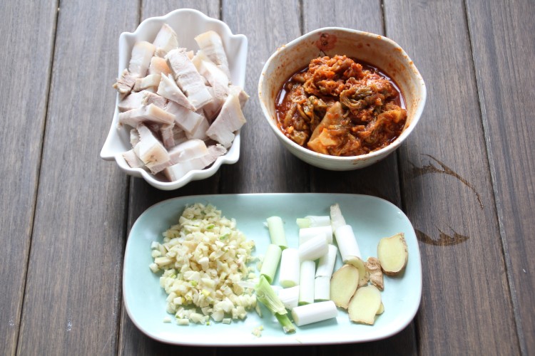 辣白菜红烧肉步骤2