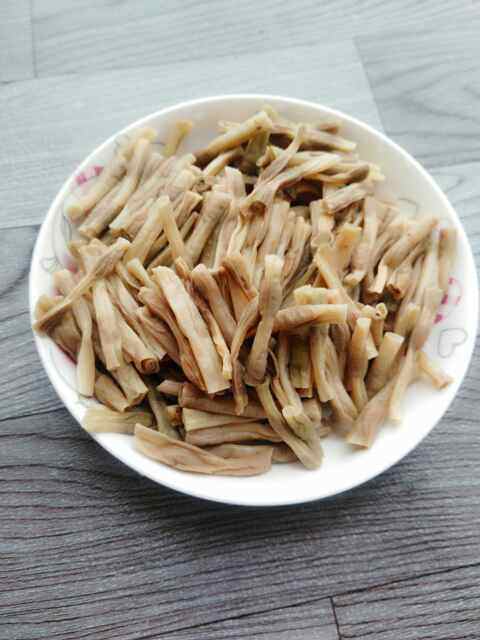 腊肉炒豆角干步骤2