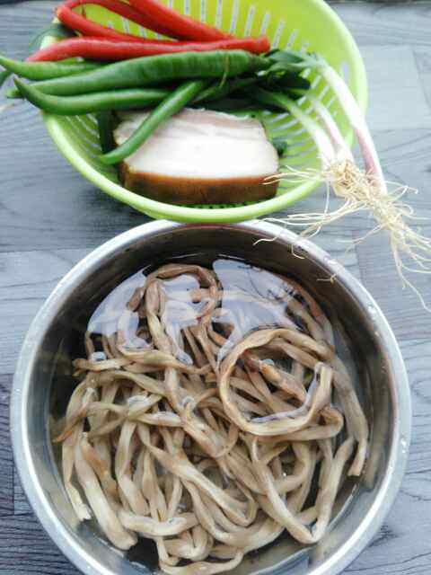 腊肉炒豆角干步骤1