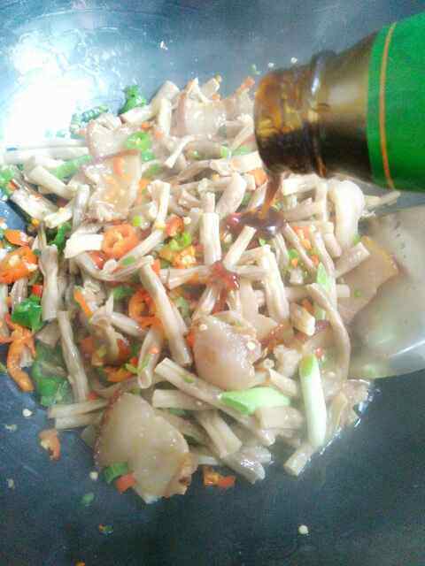 腊肉炒豆角干步骤8