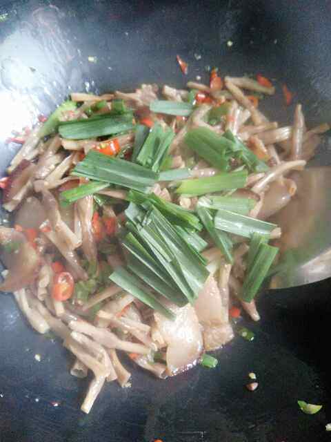 腊肉炒豆角干步骤11