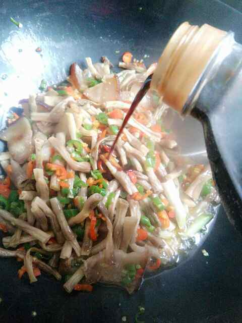 腊肉炒豆角干步骤10