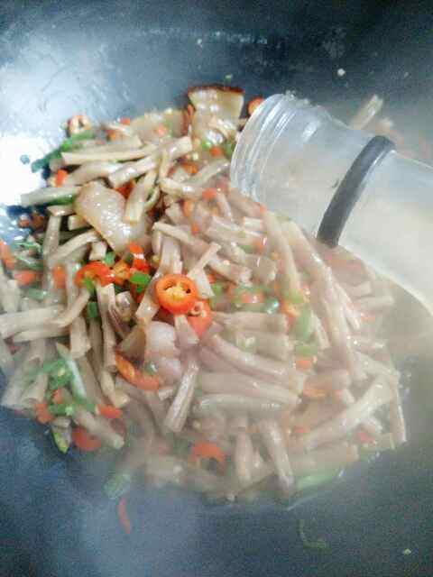 腊肉炒豆角干步骤9