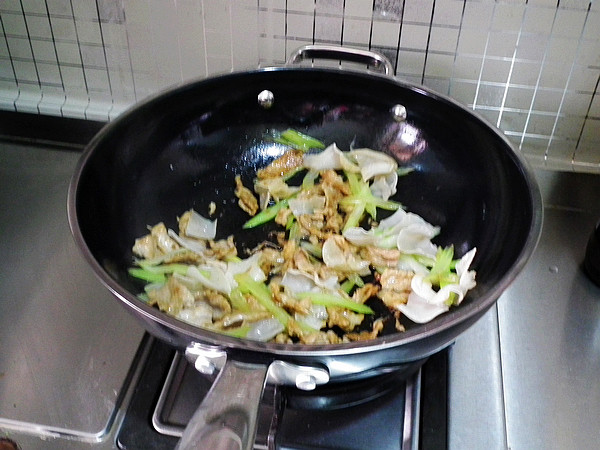 玉木耳炒肉片步骤10