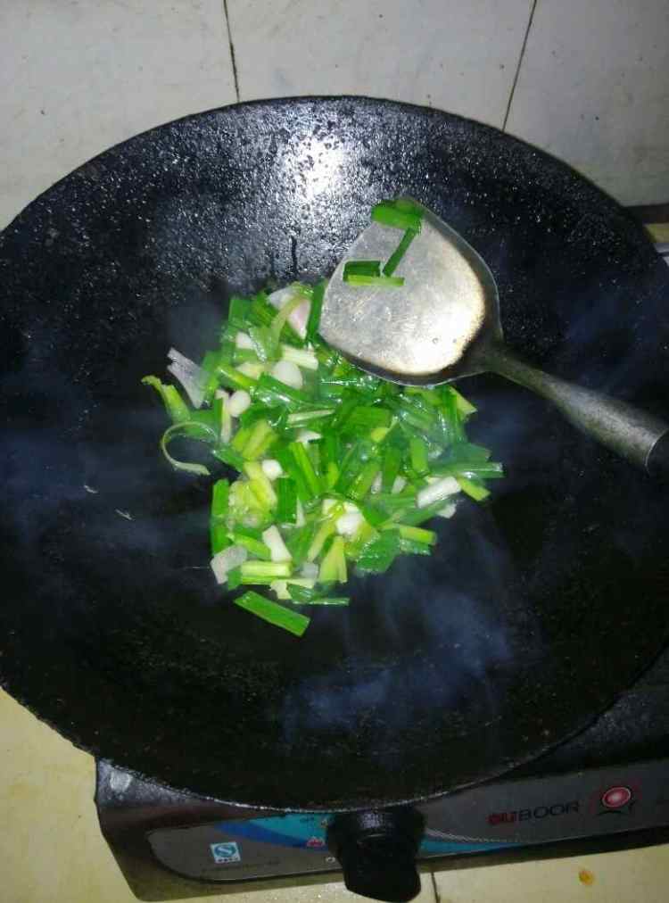 大蒜叶炒卤牛肉步骤2