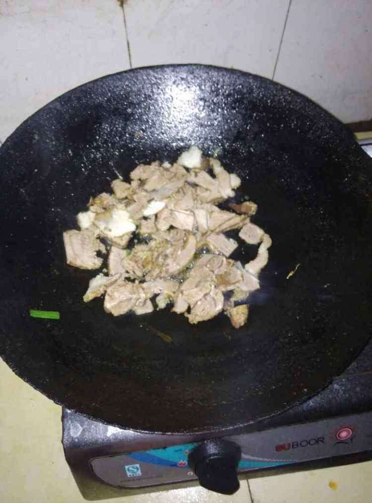 大蒜叶炒卤牛肉步骤4