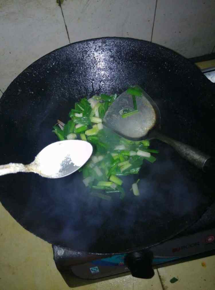 大蒜叶炒卤牛肉步骤3