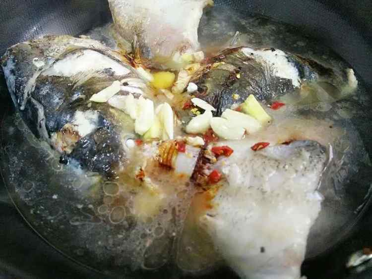 鱼头豆腐锅步骤5