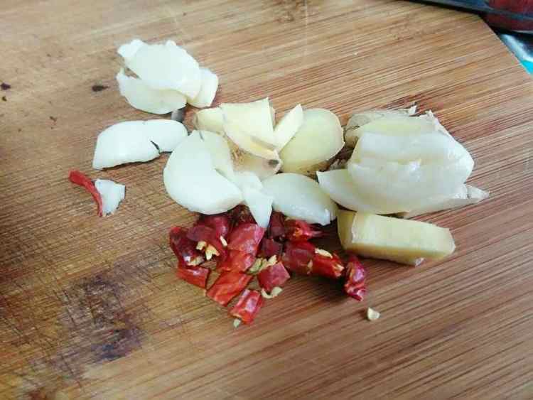鱼头豆腐锅步骤1