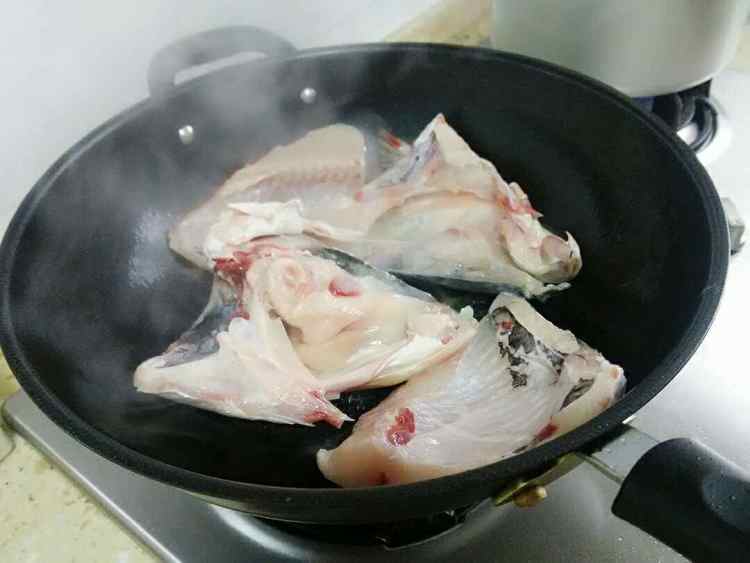 鱼头豆腐锅步骤4