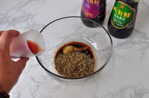 蒜香鸡翅步骤2