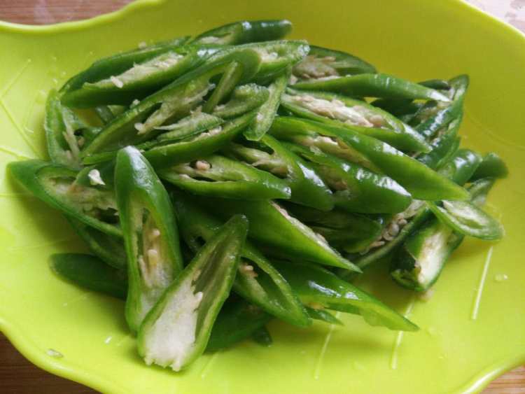 尖椒炒腊肉步骤4