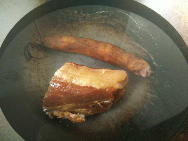 尖椒炒腊肉步骤2