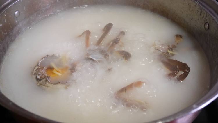 暖心又暖胃的生滚蟹粥步骤7