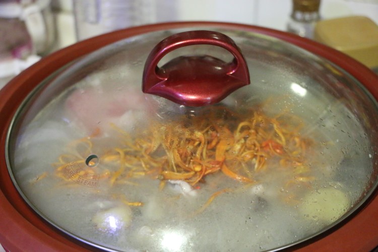 鮰鱼虫草花汤步骤9