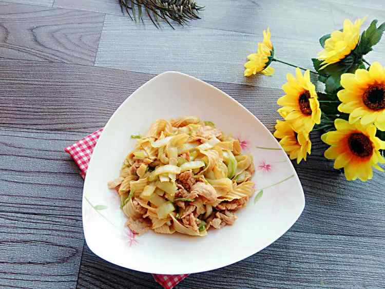 白菜豆皮炒肉步骤13