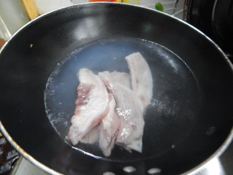 四季豆烧月牙骨步骤2