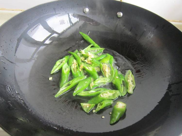 香干炒肉皮步骤5