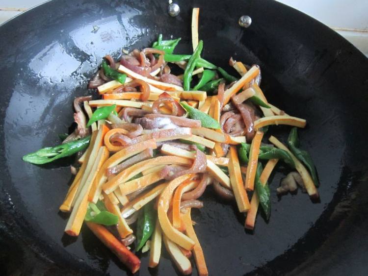 香干炒肉皮步骤8