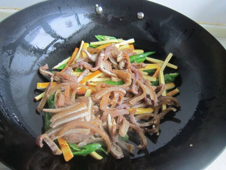 香干炒肉皮步骤7