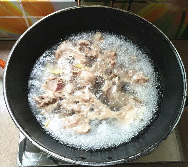 酸菜炖豆腐排骨步骤6