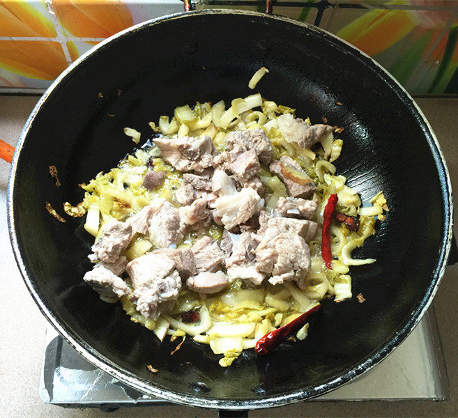 酸菜炖豆腐排骨步骤10