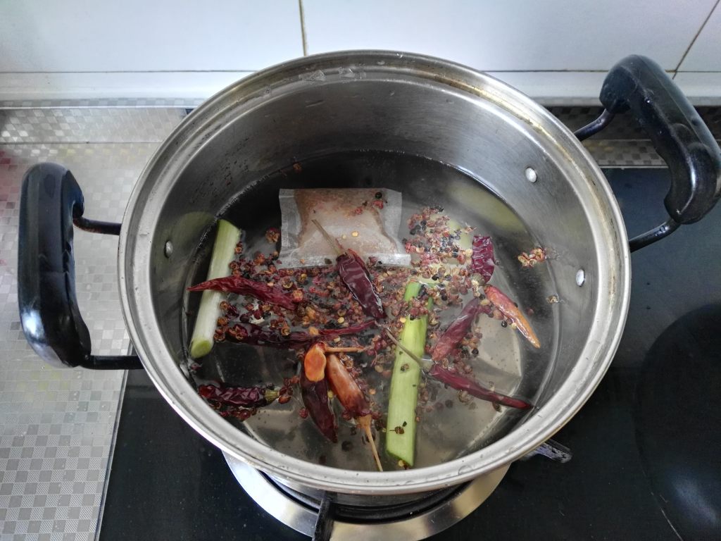 麻辣卤鸡脖步骤4