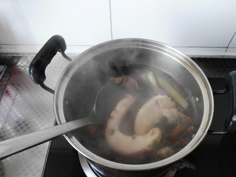麻辣卤鸡脖步骤7