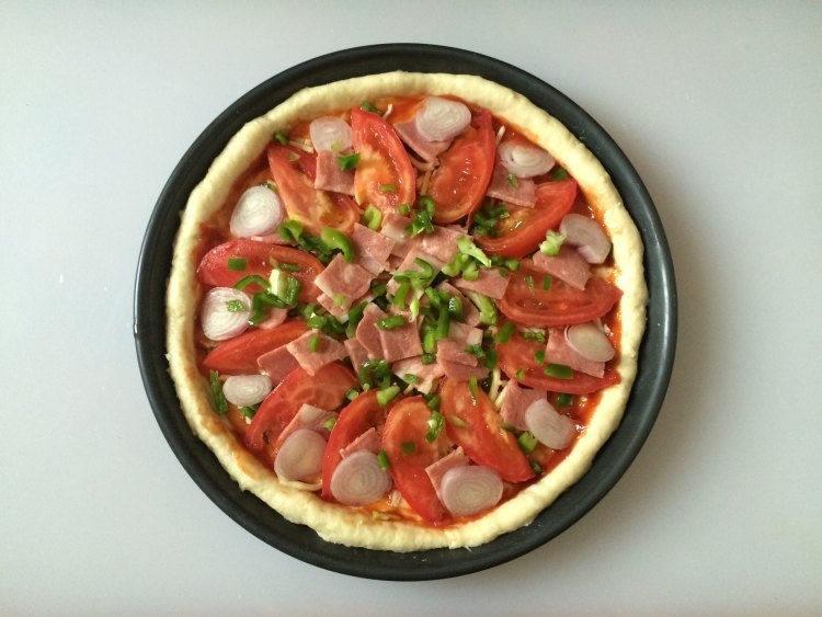 小洋葱培根披萨步骤9