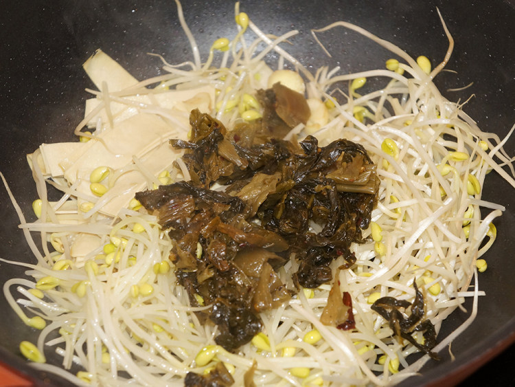 酸菜鱼片汤步骤11